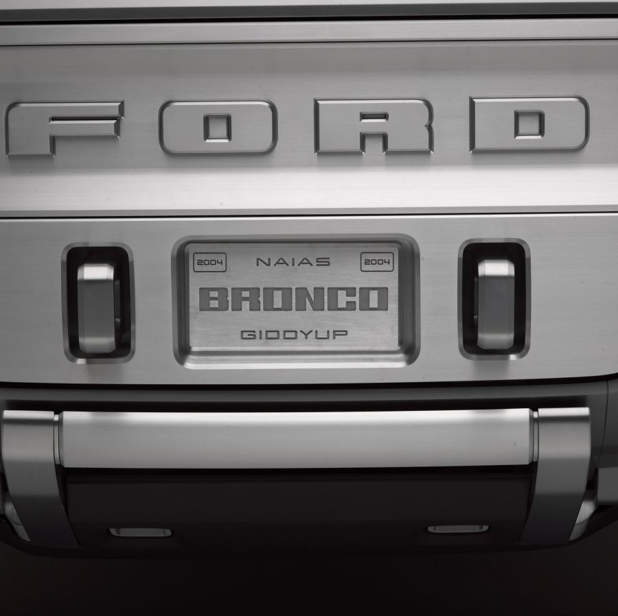  Ford Bronco Concept 2004 года  (фото 28 из 64)